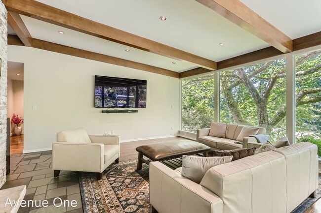 Building Photo - 4 br, 3 bath House - 10204 SE 27th St