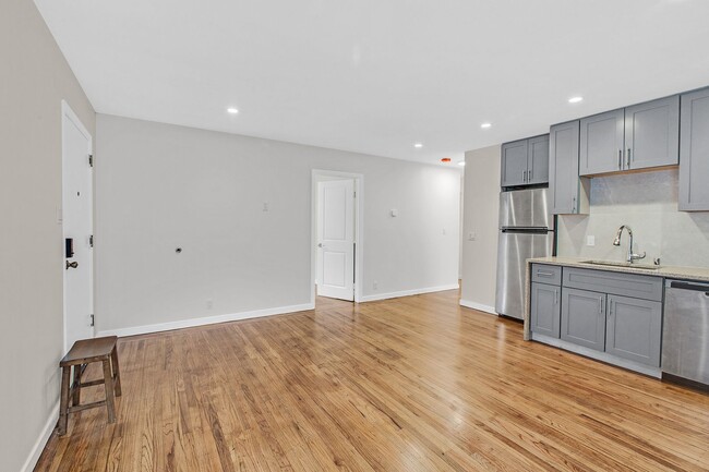 Building Photo - Newly Updated 2/2