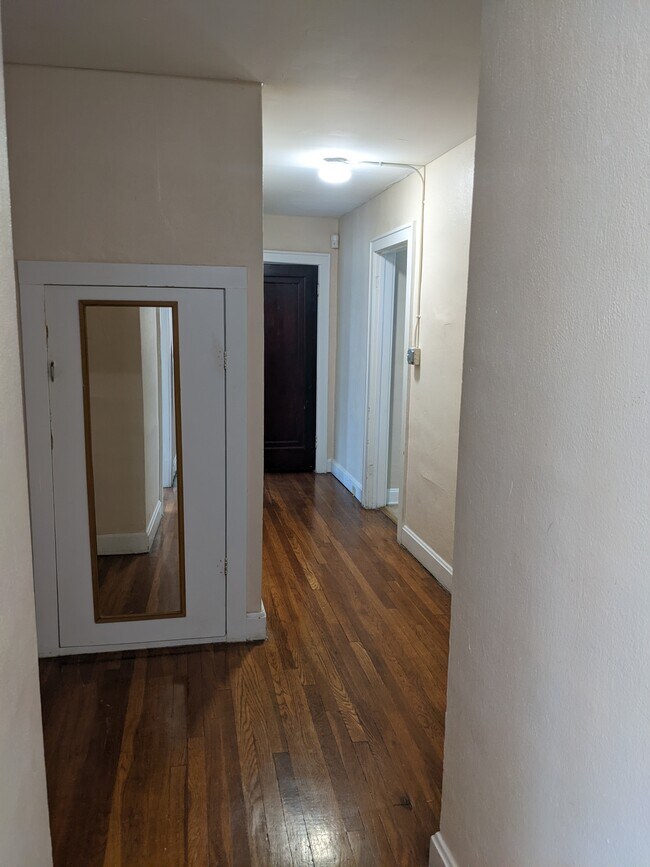 Building Photo - 1300 Rockhurst Rd