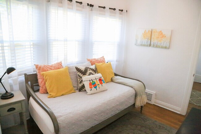 Bedroom 4/den/office - 601 S Sweetzer Ave