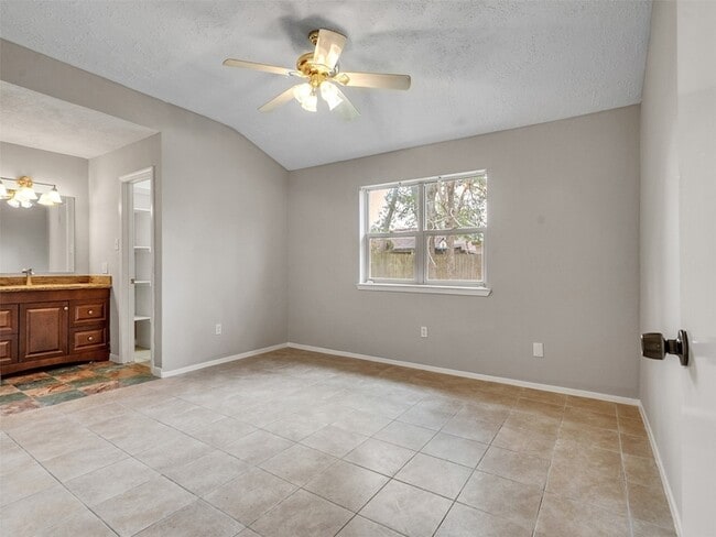 Building Photo - 10314 Staghill Dr