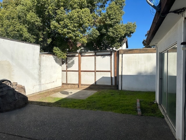 Building Photo - 304 N Riverside Dr