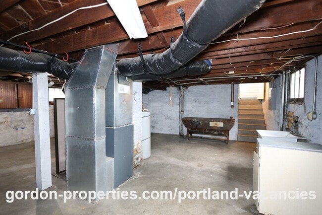 Building Photo - SE 11th Ave - Vintage 1 bedroom bungalow with office/den in Brooklyn neighborhood