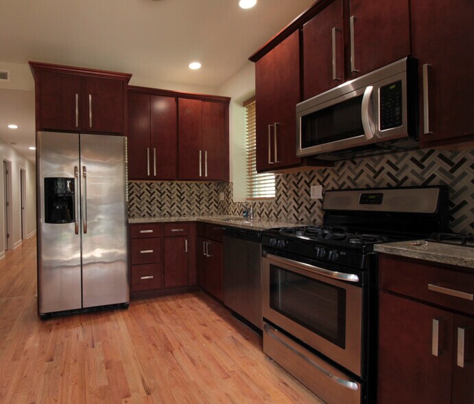 Building Photo - 4711 N Monticello Ave