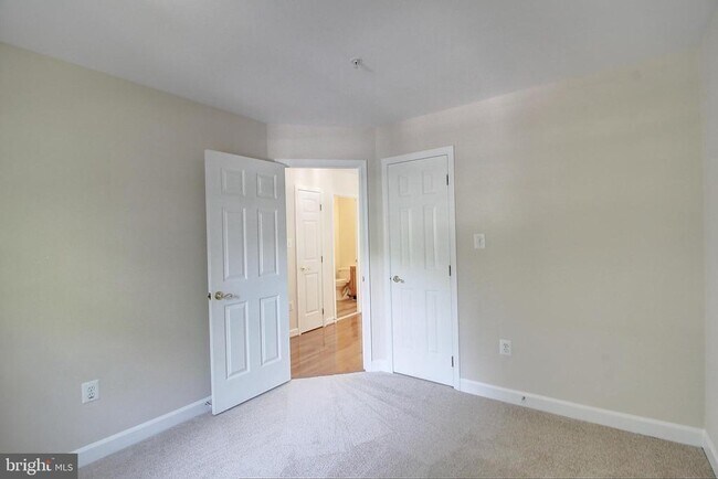 Building Photo - 8864 Briarcliff Ln
