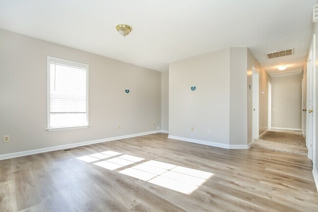 Building Photo - 2346 Floyd St