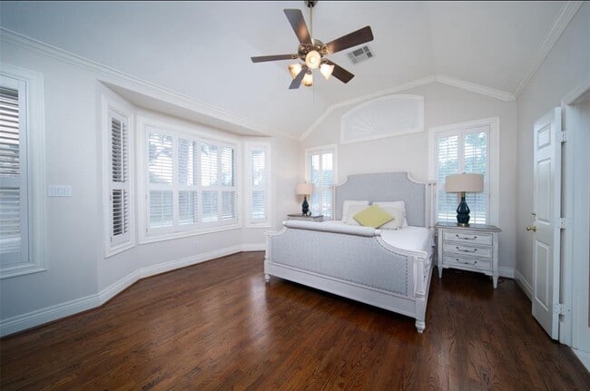 Building Photo - 5902 Garden Hills Dr