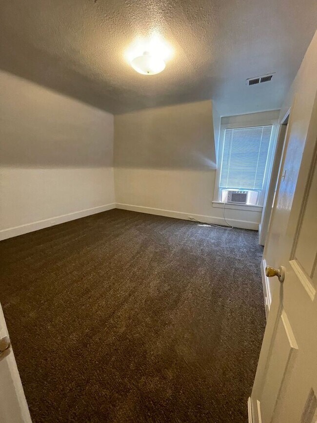 Building Photo - 1229 12th St