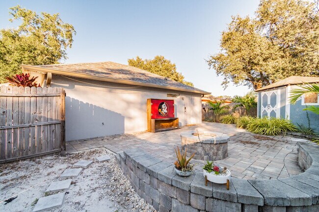 Building Photo - 3208 W Napoleon Ave