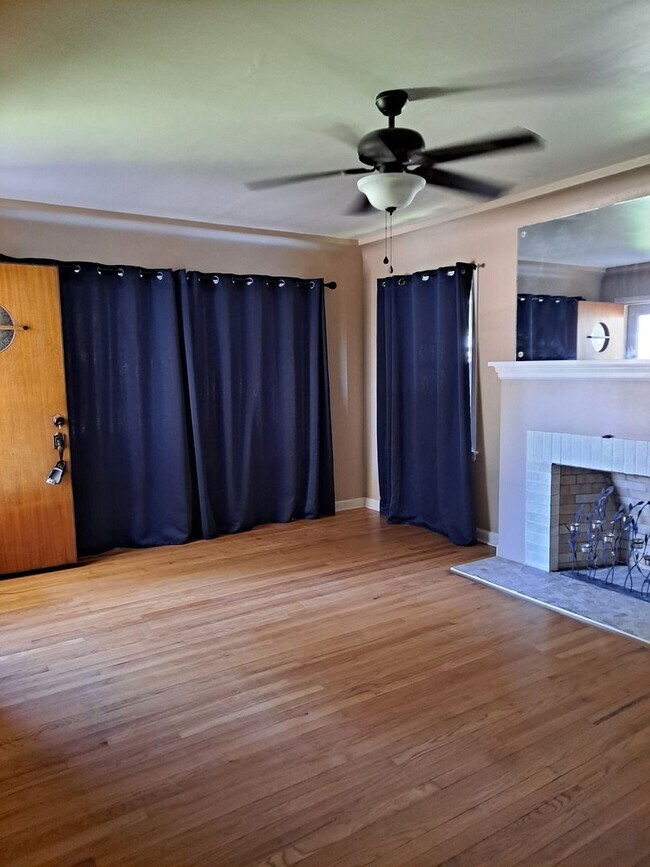 Building Photo - ALL PROSPECTIVE TENANTS MUST SUBMIT A $58 ...