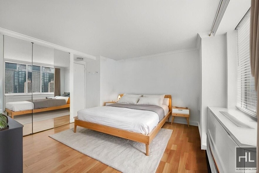 Building Photo - E 47TH ST