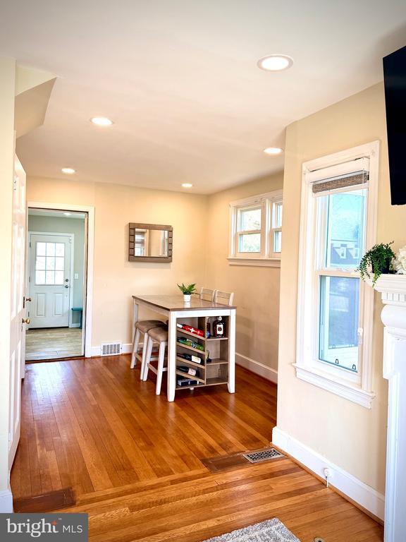 Building Photo - 2916 Meadow Ln