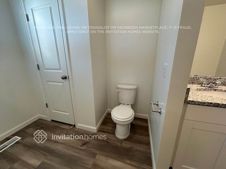 Building Photo - 328 N Broadway Dr