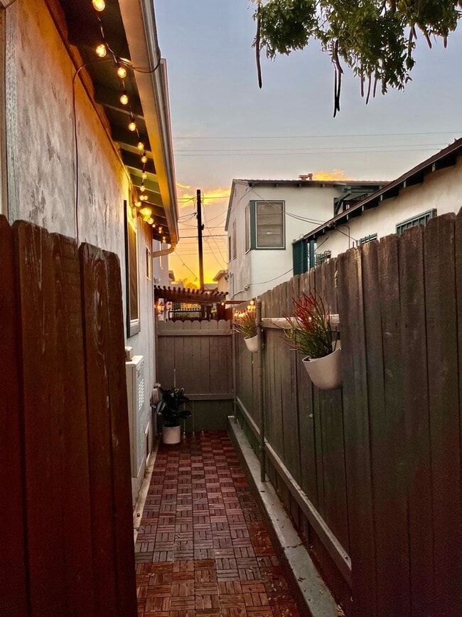 Building Photo - Charming Cottage in North Park!