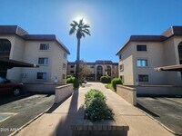 Building Photo - 3033 E Devonshire Ave