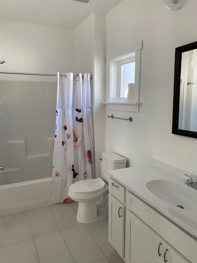 Building Photo - Lovely Kalispell Home