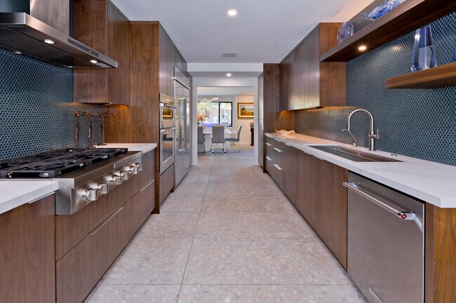 Building Photo - 1060 S Paseo De Marcia