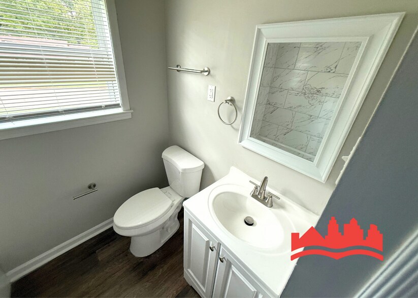 Building Photo - First Full month rent FREE !!! Welcome to 5313 Long Acres Ave!