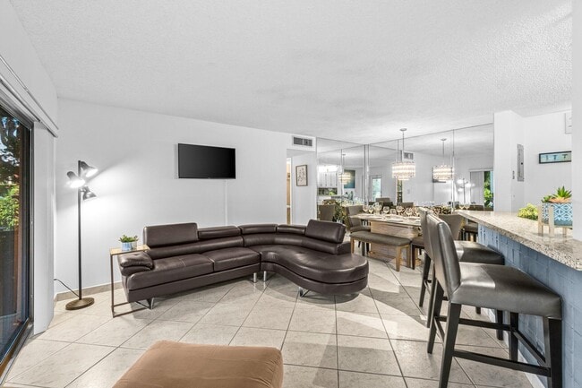 Building Photo - 7531 S Oriole Blvd