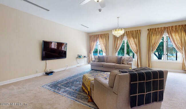 Building Photo - 7987 Hollyridge Rd