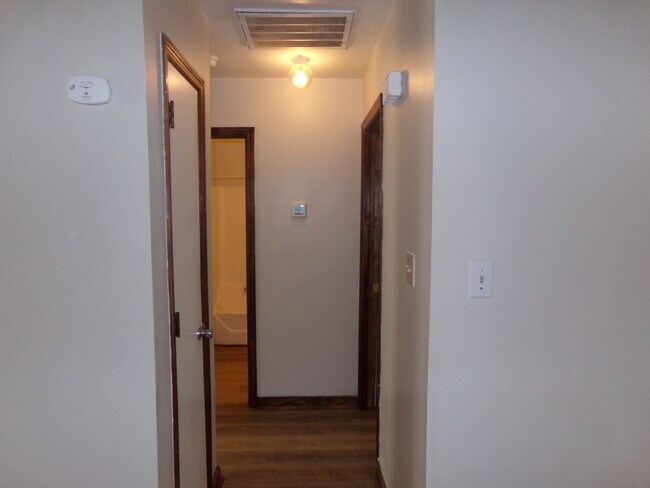 Building Photo - Charming Duplex in Havelock