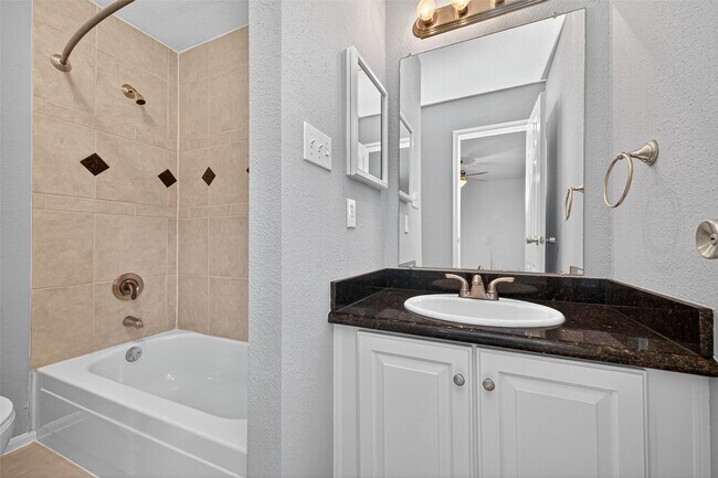 Building Photo - 9850 Pagewood Ln