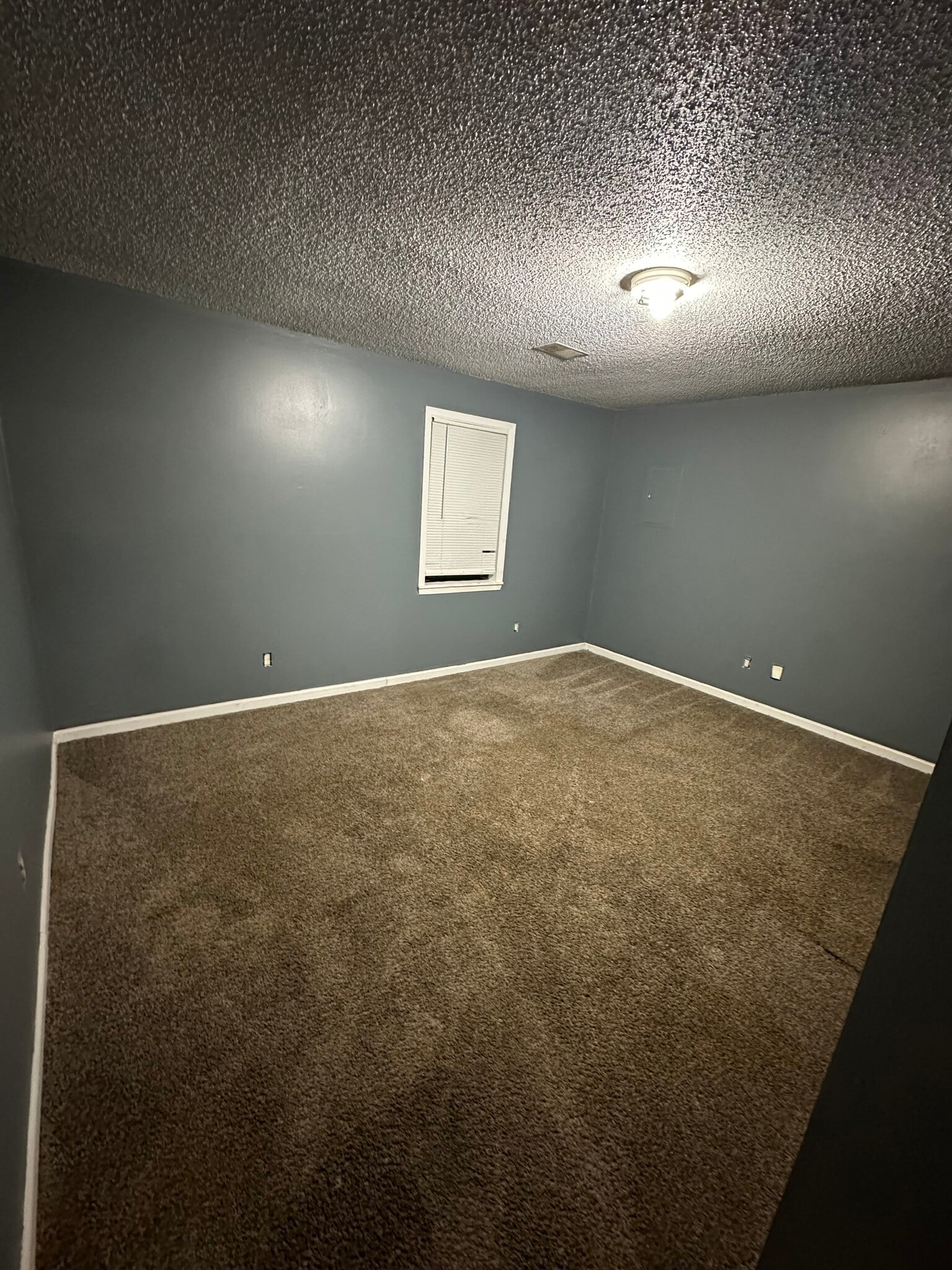 Primary Bedroom - 404 W Easy St