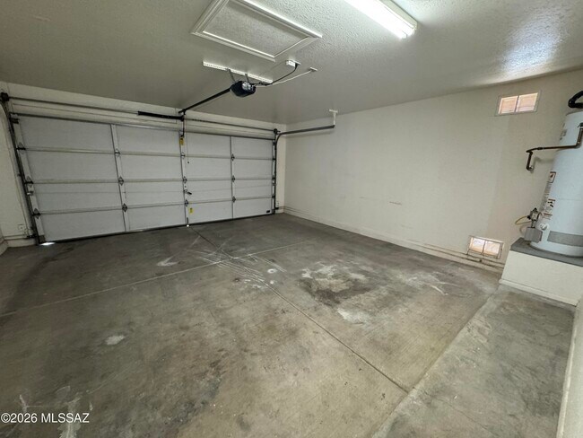 Building Photo - 7815 S Wild Primrose Ave