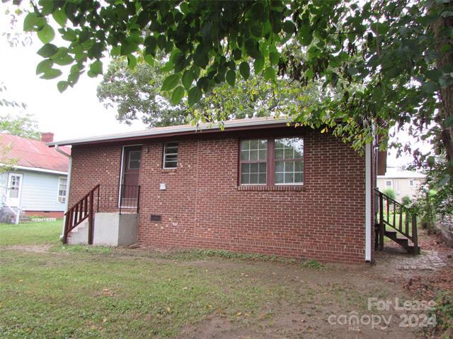 Building Photo - 307 Garfield St