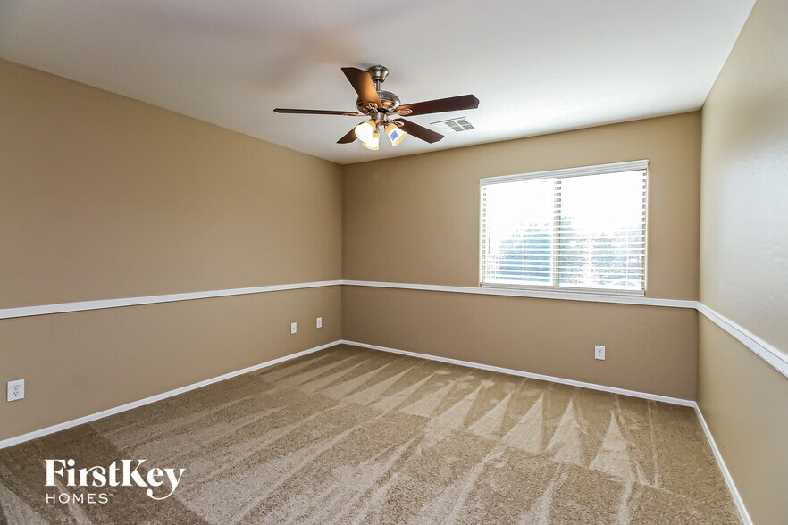 Building Photo - 2403 W Quick Draw Way