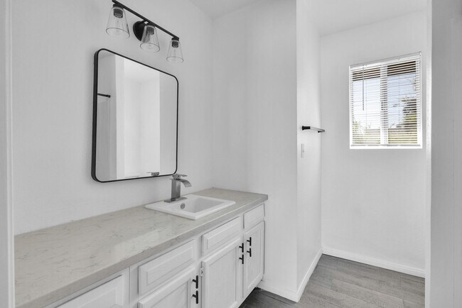 Building Photo - 74077 Cactus Dr