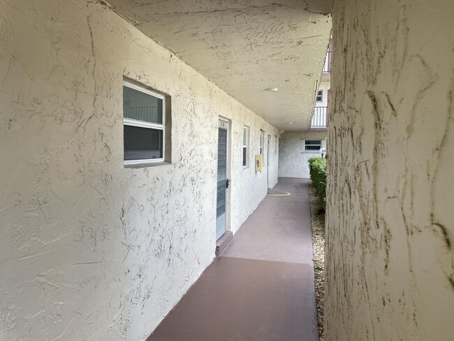 Building Photo - 719 Lori Dr