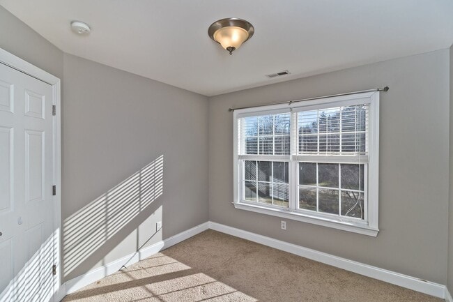 Building Photo - Two-Story Home in Arden with Bonus Room/Of...