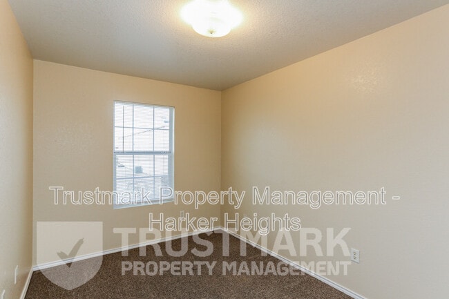 Building Photo - 4005 Madison Dr