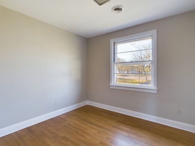 Building Photo - 9506 Overhill Rd