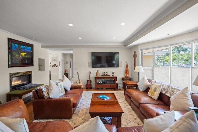 Building Photo - 1040 Alameda Blvd