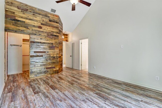 Building Photo - 203 Dunkeld Dr