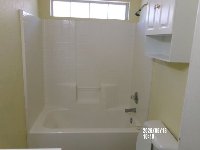 Building Photo - Charming Duplex $450.00 Off the first full Month's rent