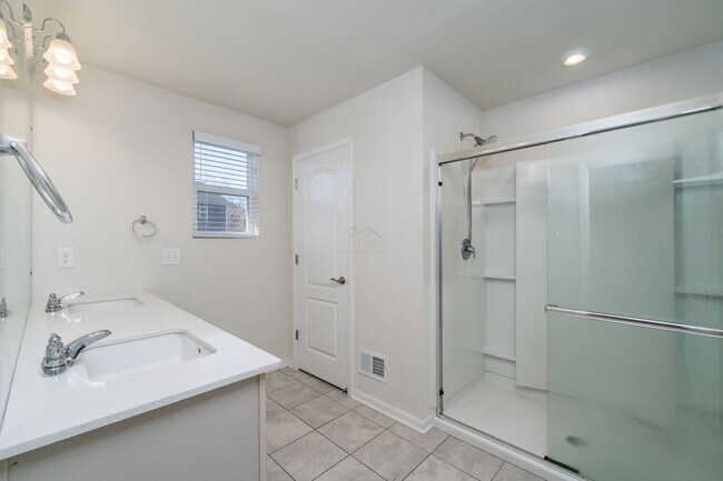 Building Photo - 22521 Woodbridge Ln