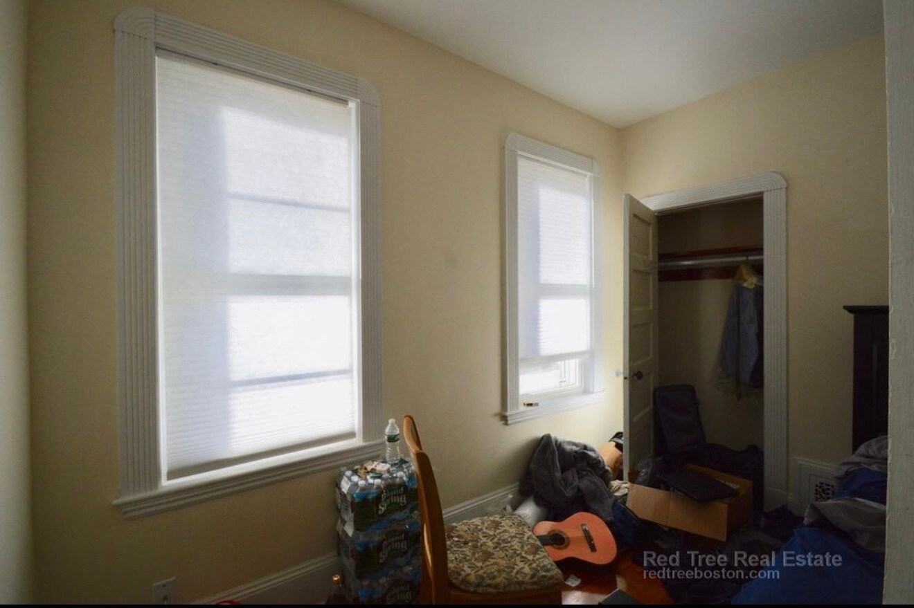 Building Photo - 756 Saratoga St