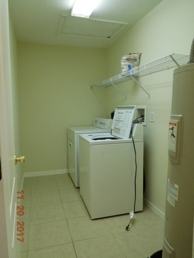 Building Photo - 2BR 1BA DUPLEX FOR RENT