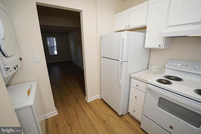 Building Photo - 734 Hemlock St