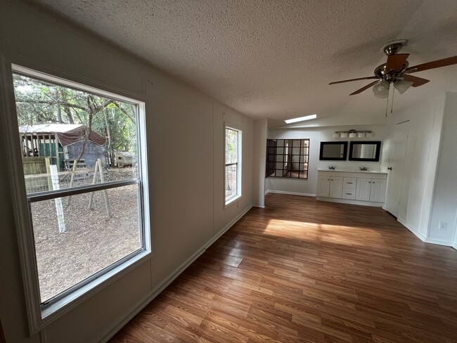 Building Photo - Mobile Home in St. Helena