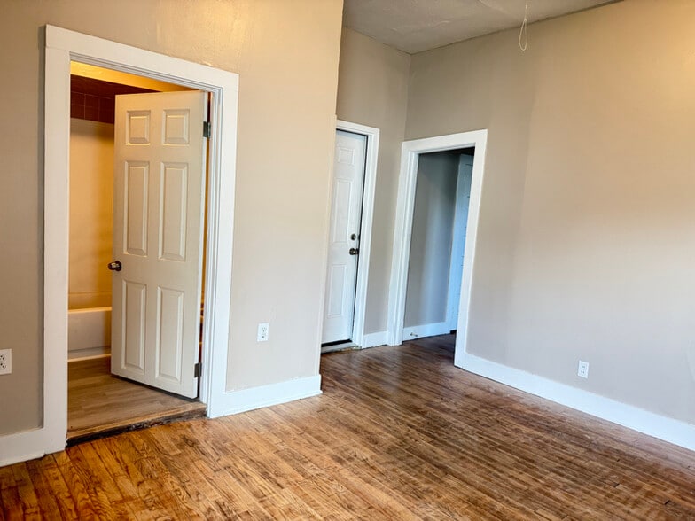 Building Photo - 7 Main St