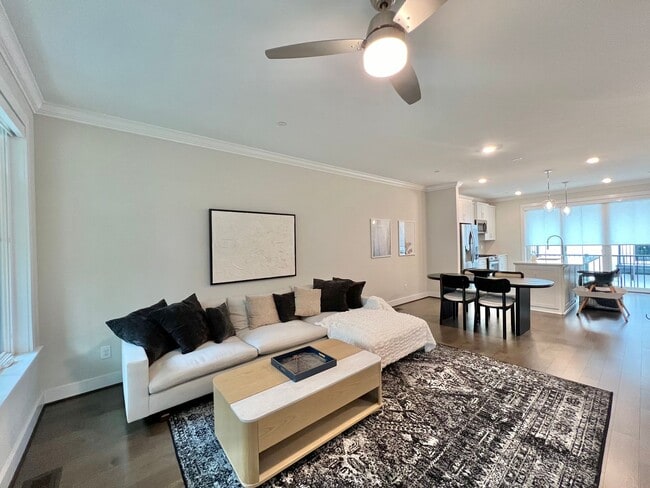 Building Photo - Stunning 3BD, 3.5BA Raleigh Townhome in a Walkable Community Near Tons of Shopping and Dining Opt...