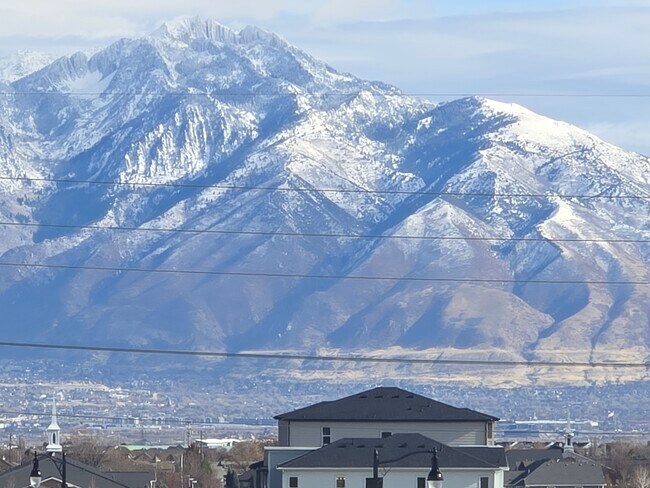 Building Photo - 6512 Skyline Lp Ln