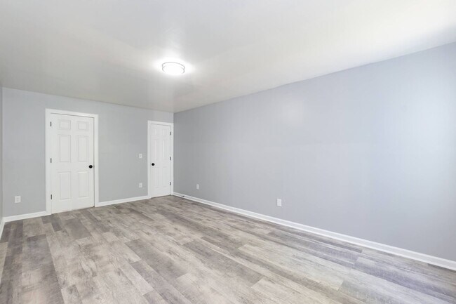 Building Photo - Four Bedroom Home!