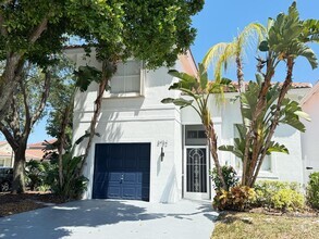 Building Photo - 6752 Green Island Cir
