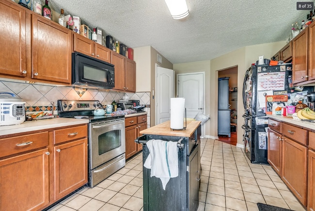 Building Photo - 4510 Lake Haven Dr