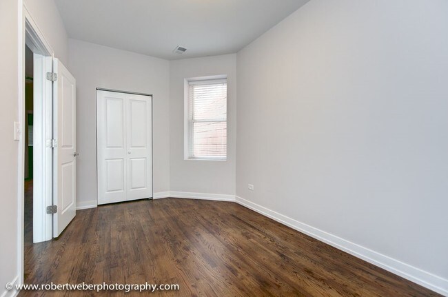 Building Photo - 3328 N Ashland Ave